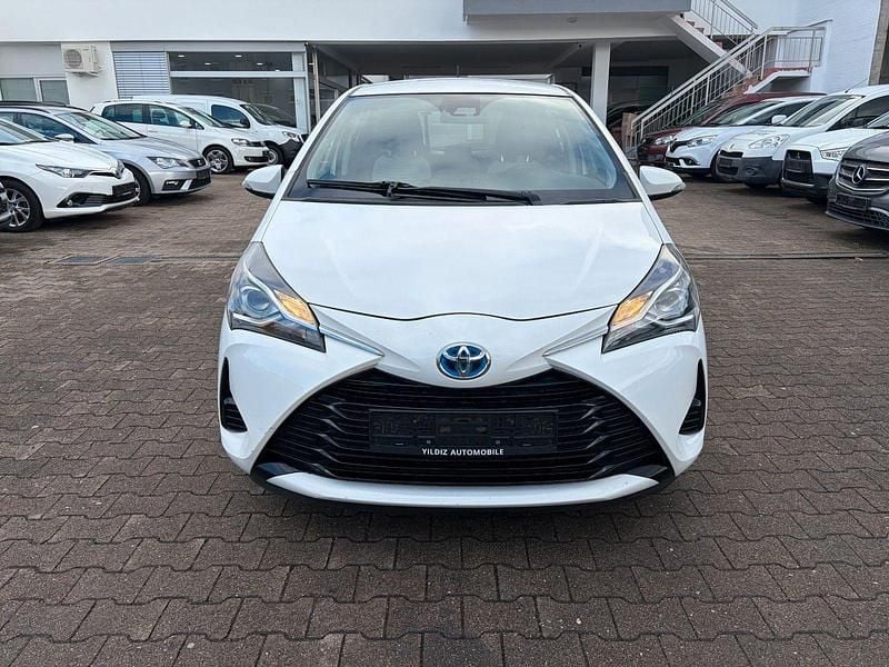 Gebraucht Toyota Yaris Hybrid Comfort 75 PS (55 kW) 2019 Weiß Kleinwagen