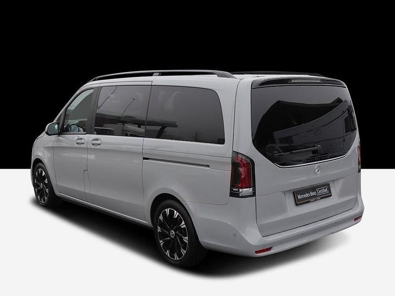 Gebraucht Mercedes V220 Style 163 PS (119 kW) 2025 Grau Van / Kleinbus