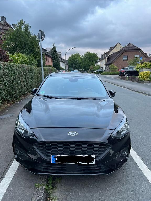 Schwarz Gebraucht 2019 Ford Focus ST-Line Limousine | 17.500 € (Fairer Preis) - Bild 1/4