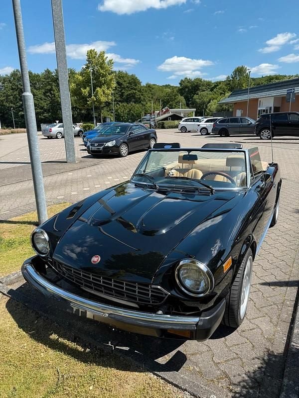 Schwarz Gebraucht 1980 Fiat 124 Spider Cabrio | 10.950 € - Bild 1/4