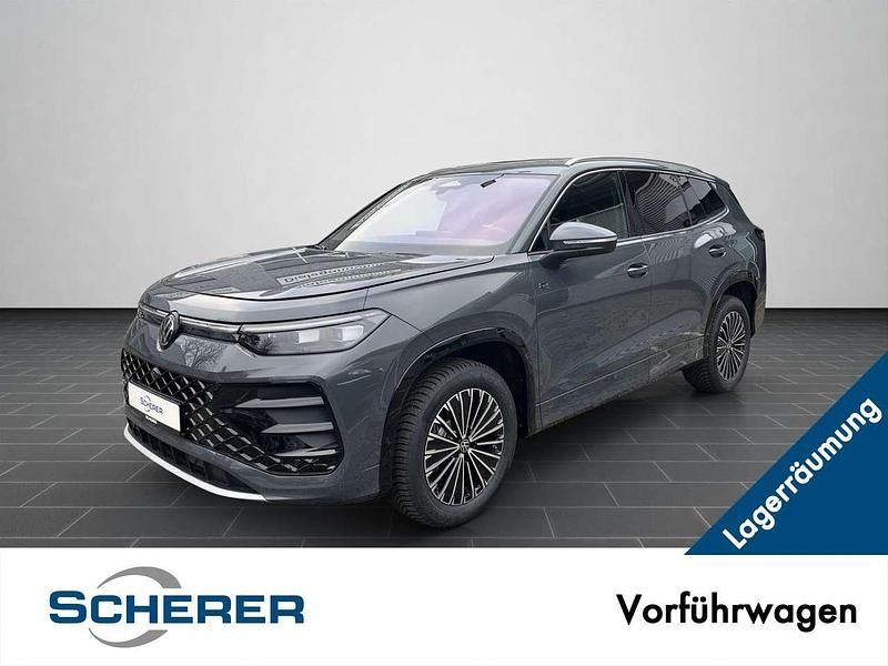 Delfingrau metallic (metallic) Gebraucht 2025 VW Tayron R-line SUV | 56.980 € (Superpreis) - Bild 1/4