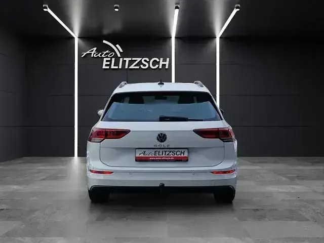 Gebraucht VW Golf VIII Life 116 PS (85 kW) 2021 Pure white Kombi