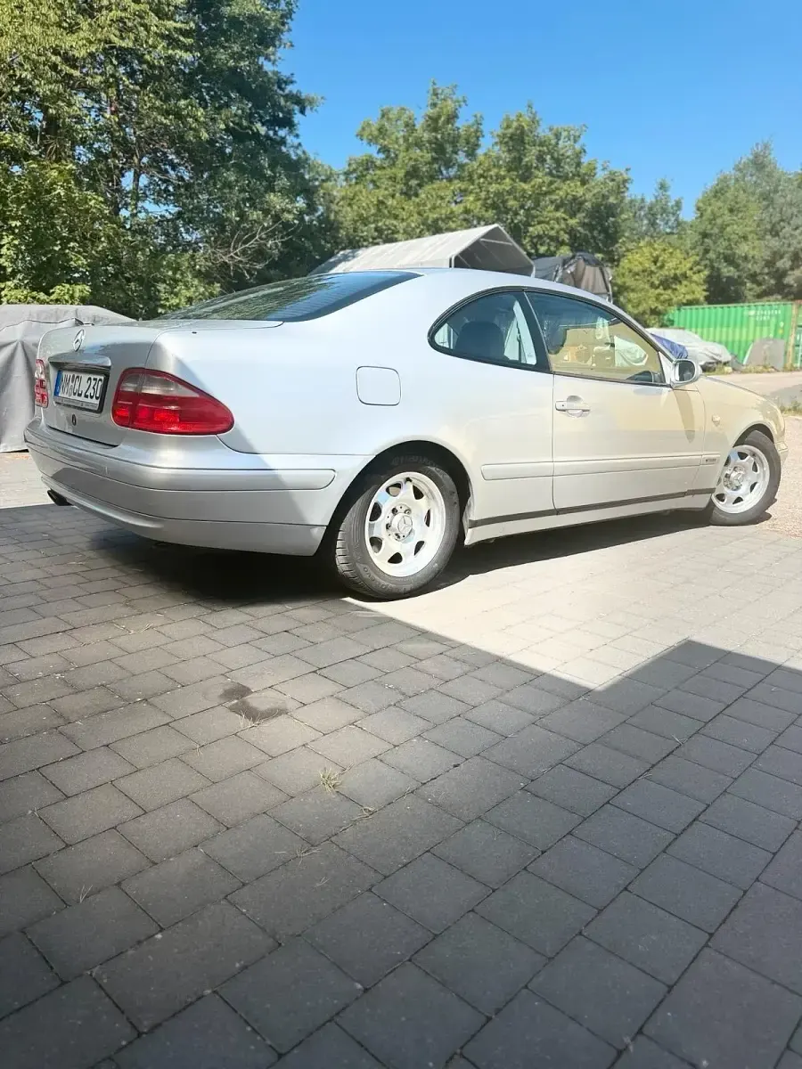 Gebraucht Mercedes CLK230 193 PS (141 kW) 1998 Silber Coupé