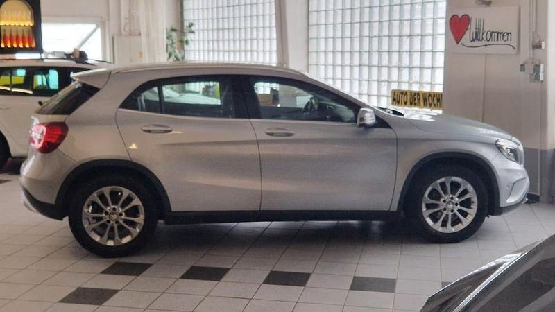 Gebraucht Mercedes GLA200 156 PS (114 kW) 2015 Silber SUV