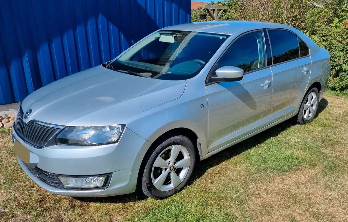 Gebraucht Skoda Rapid Ambition 90 PS (66 kW) 2012 Silber Kleinwagen