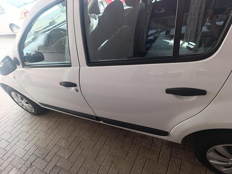 Brugt Dacia Sandero 75 HK (55 kW) 2009 Hvid Hatchback