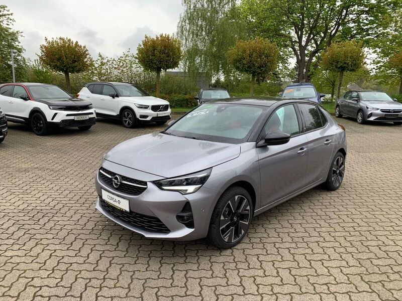 Lackierung schwarz perla nera/ Gebraucht 2023 Opel Corsa-e Elegance Kleinwagen | 21.990 € (Fairer Preis) - Bild 1/4