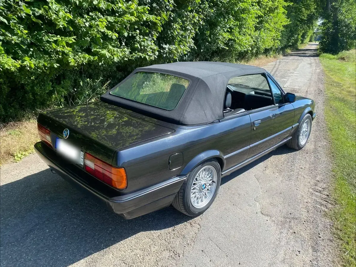 Gebraucht BMW 325 Shadowline 171 PS (125 kW) 1991 Schwarz Cabrio