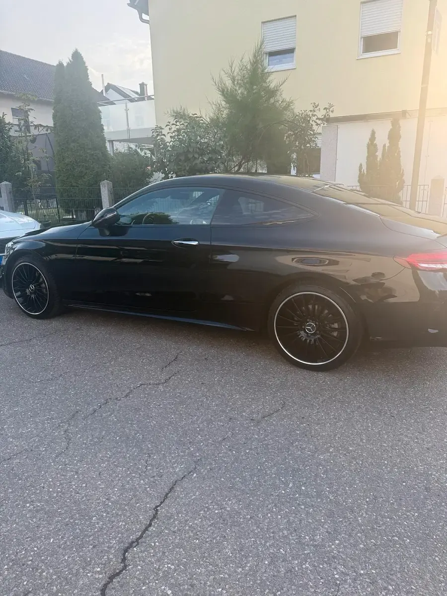 Gebraucht Mercedes C180 170 PS (125 kW) 2021 Schwarz Coupé