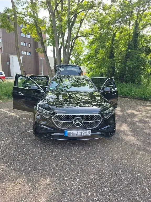 Gebraucht Mercedes E300 Premium 313 PS (230 kW) 2024 Schwarz Limousine