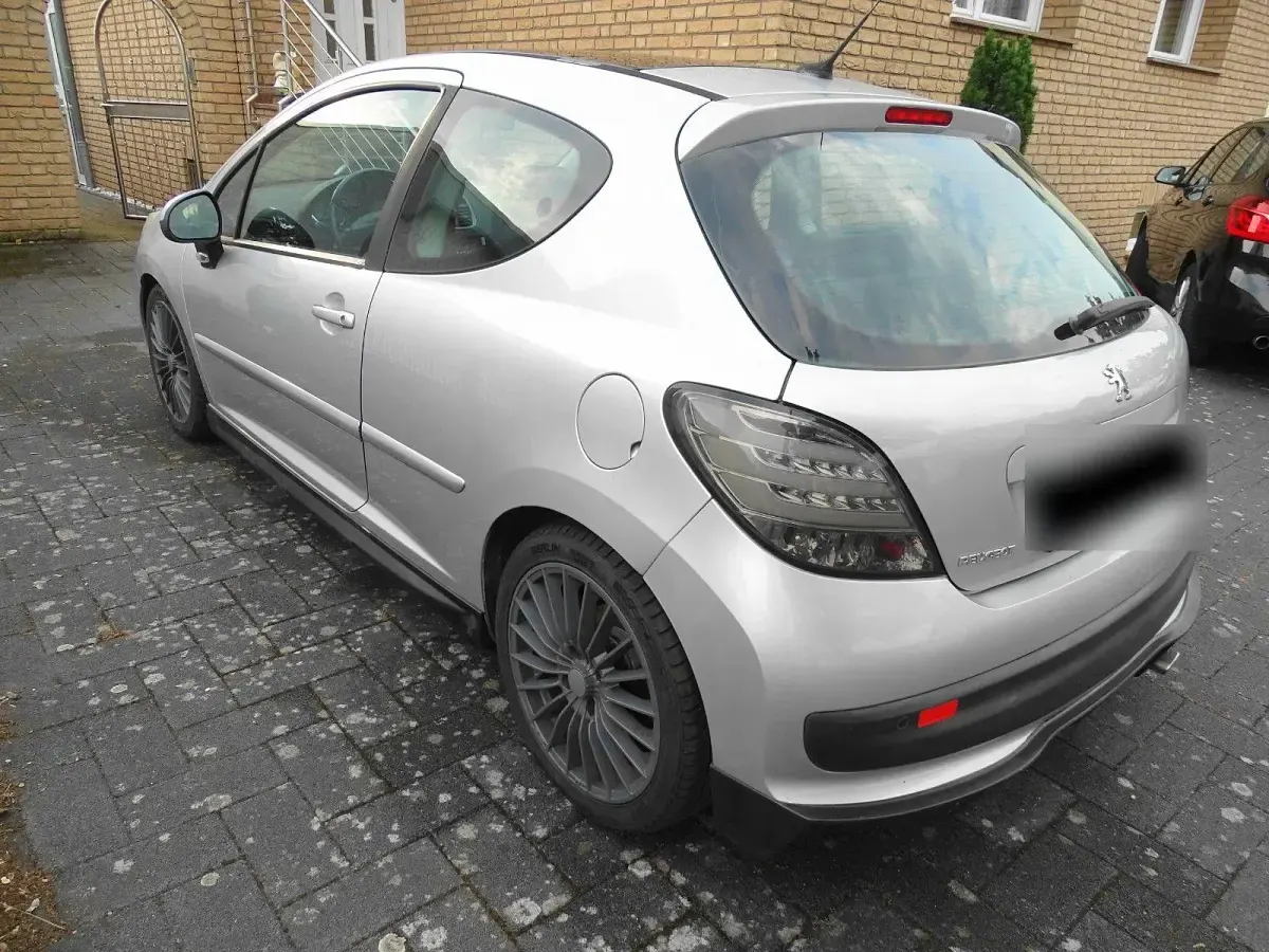 Gebraucht Peugeot 207 150 PS (110 kW) 2007 Silber Limousine