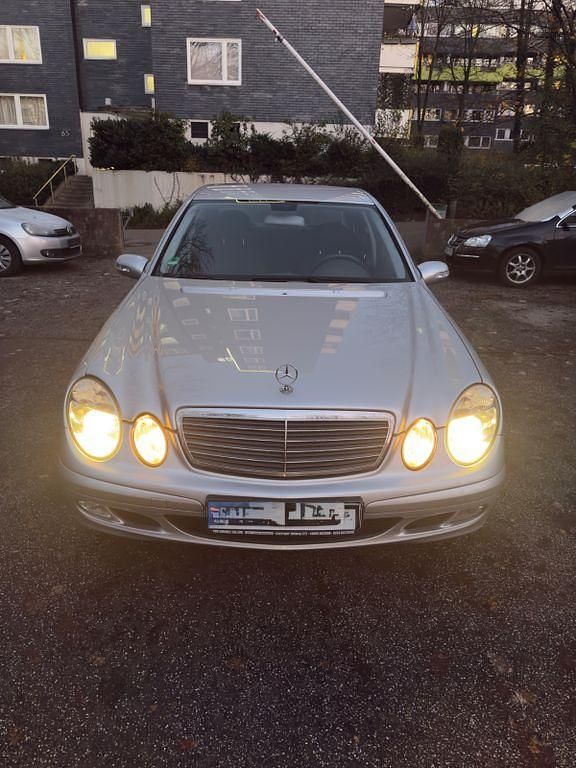 Gebraucht Mercedes E220 Classic 150 PS (110 kW) 2006 Silber Limousine