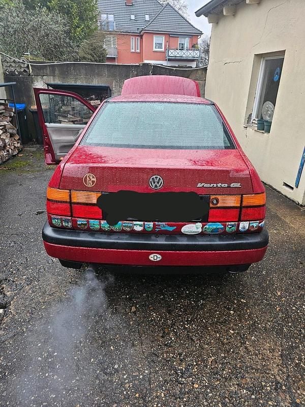 Używany VW Jetta 90 KM (66 kW) 1993 Czerwony Sedan/Limuzyna