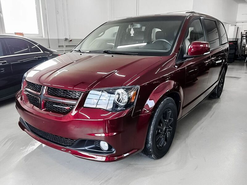 Rot Gebraucht 2018 Dodge Grand Caravan Van / Kleinbus | 20.991 € (Etwas zu teuer) - Bild 1/4