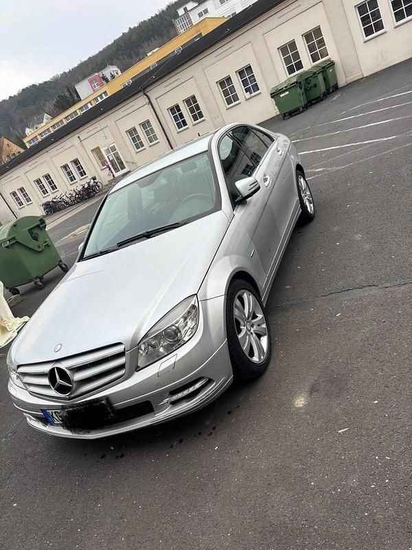 Silber Gebraucht 2010 Mercedes C200 Limousine | 9.000 € - Bild 1/4