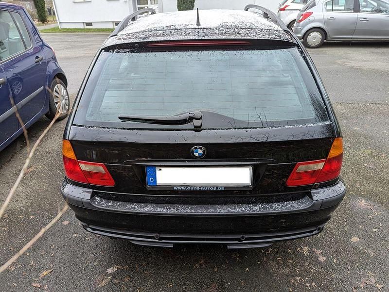 Gebraucht BMW 318 116 PS (85 kW) 2005 Schwarz Kombi