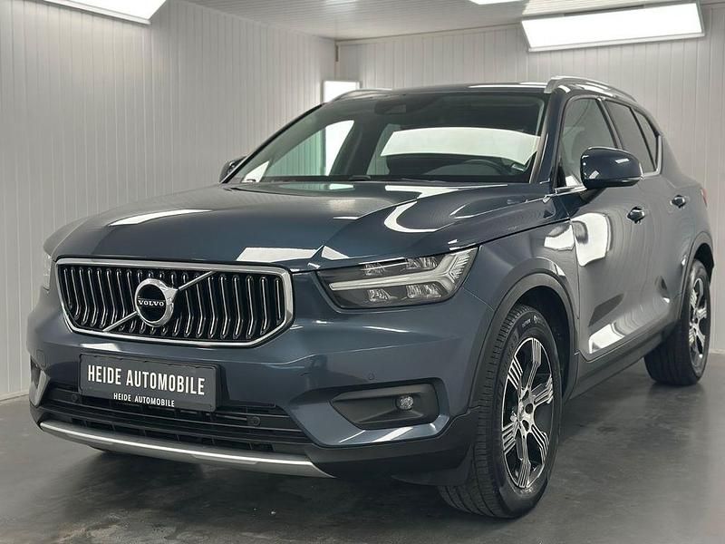 Blau Gebraucht 2018 Volvo XC40 Inscription SUV | 24.900 € (Fairer Preis) - Bild 1/4