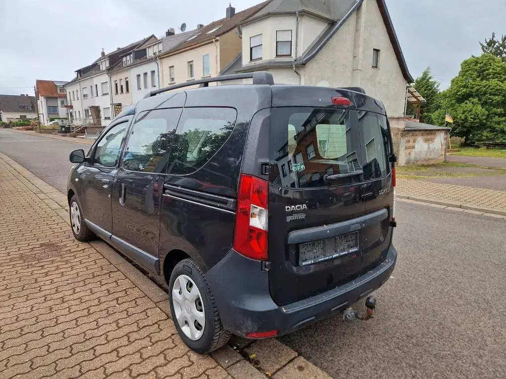 Gebraucht Dacia Dokker Ambiance 102 PS (75 kW) 2018 Schwarz Van / Kleinbus