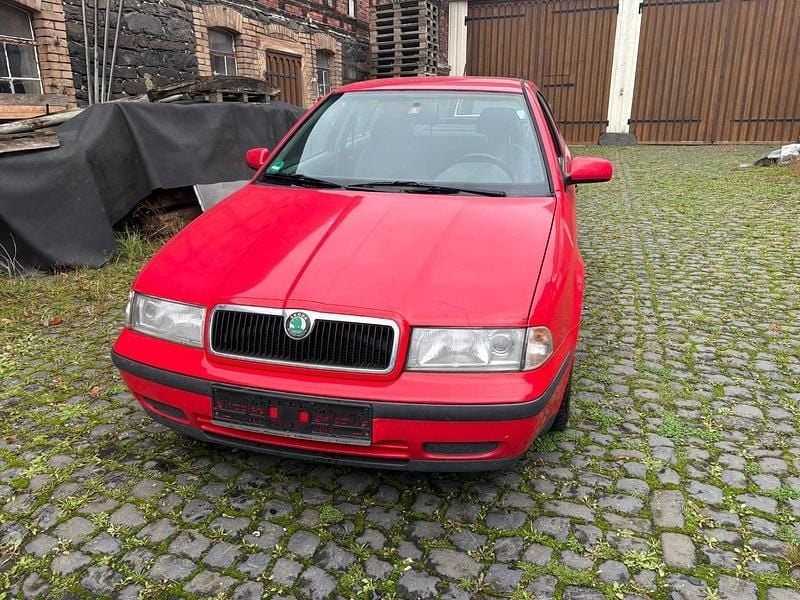Rot Gebraucht 1998 Skoda Octavia Limousine | 555 € (Fairer Preis) - Bild 1/4