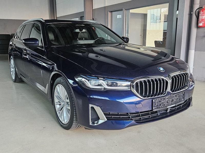 Blau Gebraucht 2022 BMW 530 Luxury Line Limousine | 33.900 € (Fairer Preis) - Bild 1/4