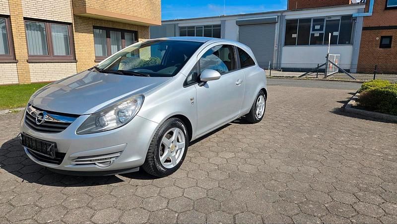 Gebraucht Opel Corsa Selection 69 PS (50 kW) 2011 Silber Kleinwagen