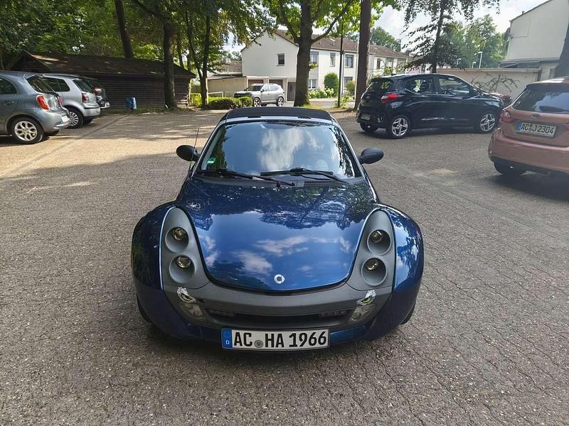 Blau Gebraucht 2004 Smart Roadster Cabrio | 3.999 € - Bild 1/4