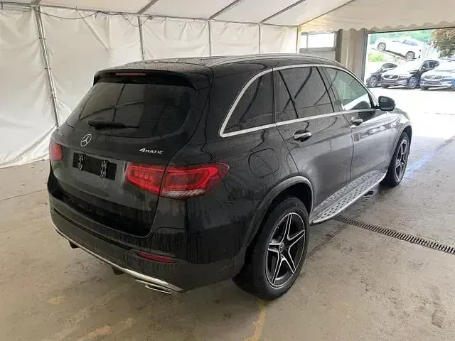 Gebraucht Mercedes GLC300e AMG line 306 PS (225 kW) 2021 Schwarz SUV