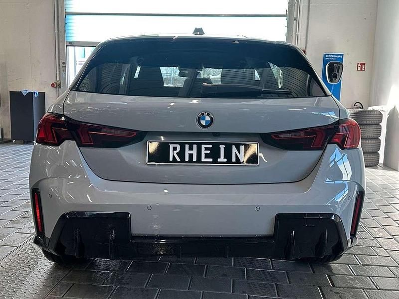 Neu BMW 120 Performance 170 PS (125 kW) 2026 Grau Kleinwagen