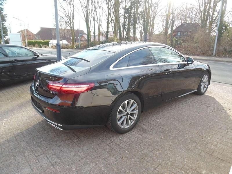 Gebraucht Mercedes E200 184 PS (135 kW) 2018 Obsidianschwarz Coupé