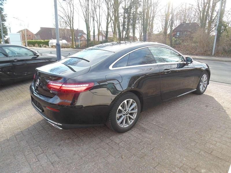 Gebraucht Mercedes E200 Avantgarde 184 PS (135 kW) 2018 Obsidianschwarz Coupé
