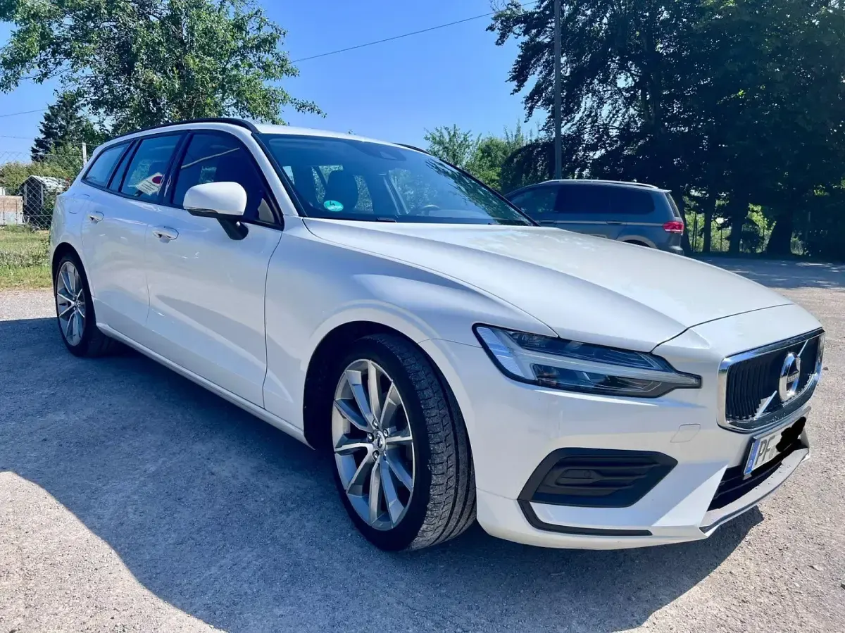 Gebraucht Volvo V60 150 PS (110 kW) 2019 Weiß Kombi