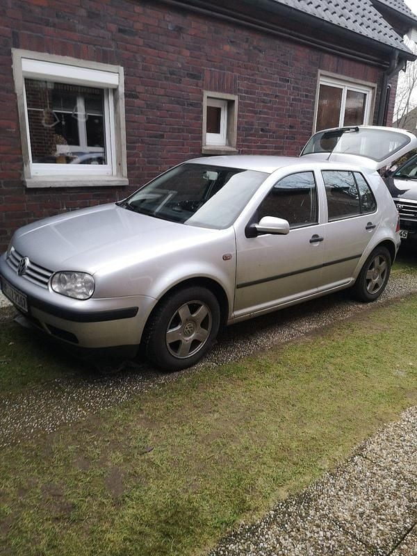 Silber Gebraucht 2002 VW Golf Limousine | 500 € - Bild 1/2