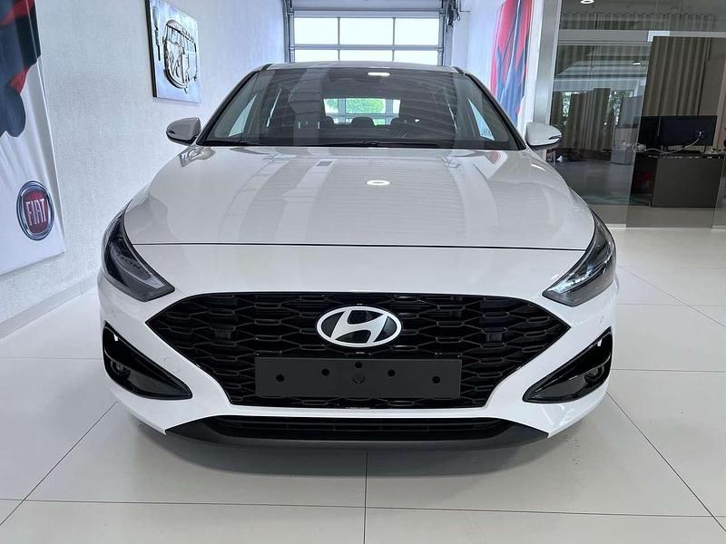 Neu Hyundai i30 GO! 99 PS (72 kW) 2025 Atlas white Limousine
