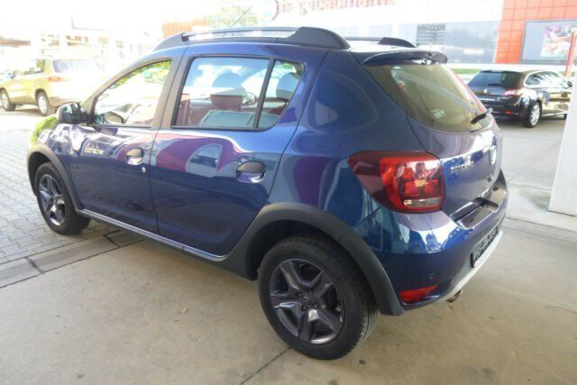 Gebraucht Dacia Sandero Celebration 90 PS (66 kW) 2018 Blau metallic Kleinwagen