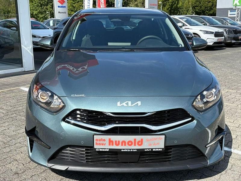 Neu Kia Ceed 140 PS (102 kW) 2025 Grau Kleinwagen
