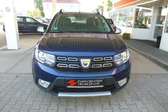 Gebraucht Dacia Sandero Celebration 90 PS (66 kW) 2018 Blau metallic Kleinwagen