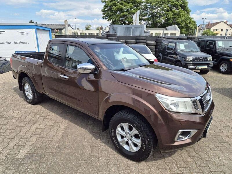 Gebraucht Nissan Navara Acenta 163 PS (119 kW) 2016 Braun Pickup