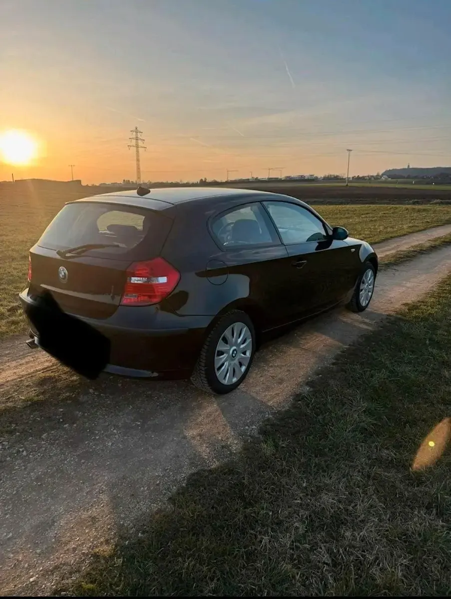 Gebraucht BMW 116 122 PS (89 kW) 2009 Schwarz Kleinwagen
