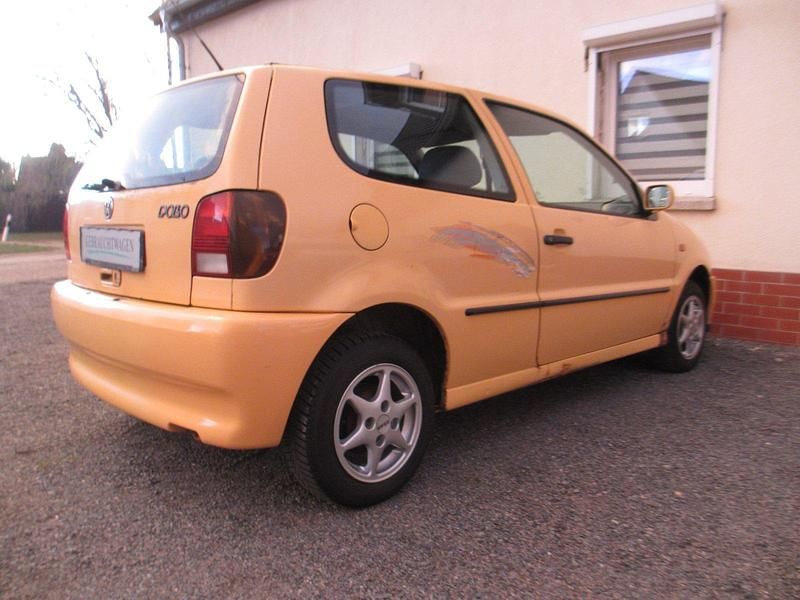 Second-hand VW Polo 54 CP (39 kW) 1994 Portocaliu Hatchback