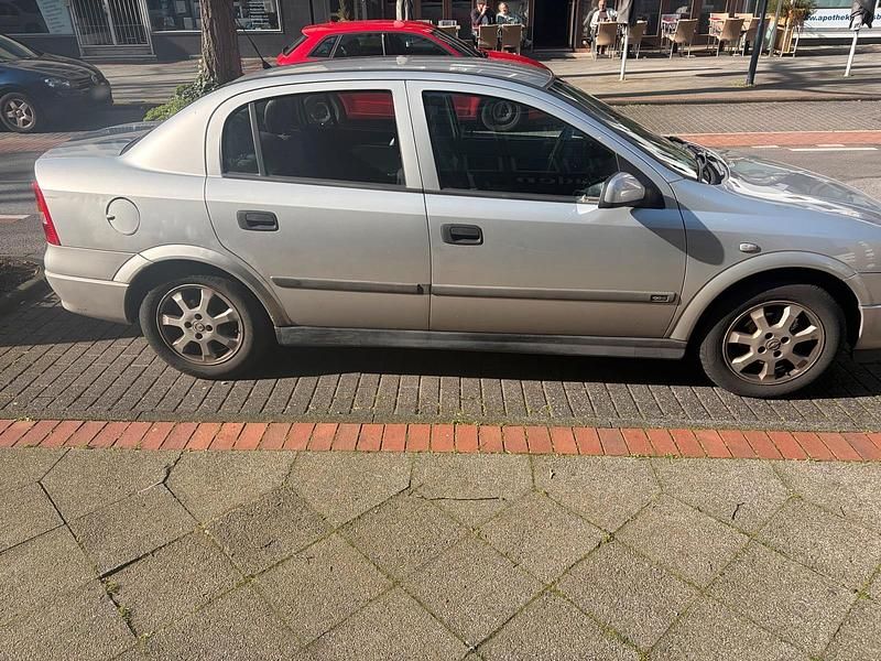 Gebraucht Opel Astra 101 PS (74 kW) 1999 Silber Limousine