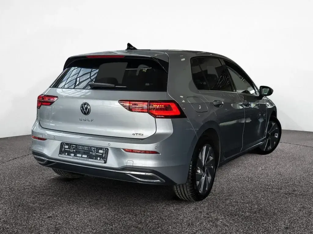 Gebraucht VW Golf VIII Style 131 PS (96 kW) 2022 Reflexsilber metallic Limousine
