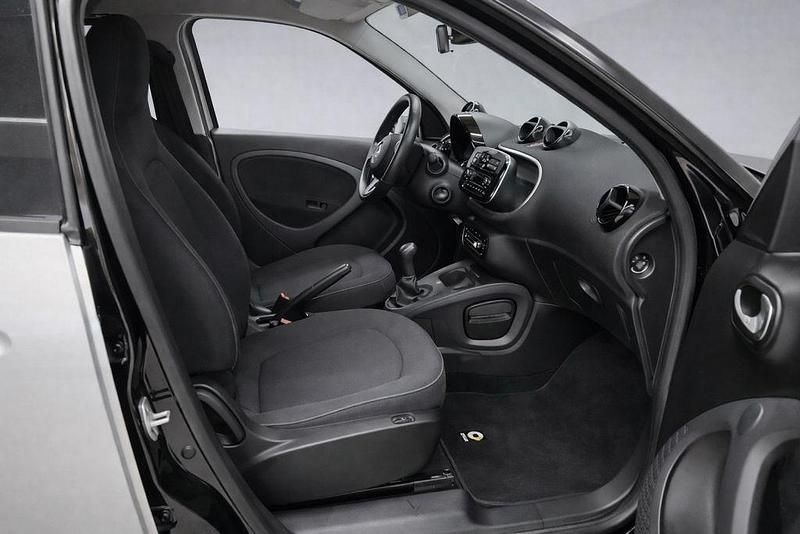 Gebraucht Smart ForFour Passion 71 PS (52 kW) 2019 Silber Kleinwagen