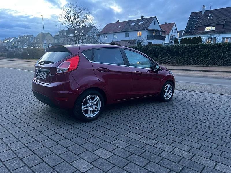 Gebraucht Ford Fiesta Titanium 125 PS (91 kW) 2014 Hot magenta Kleinwagen