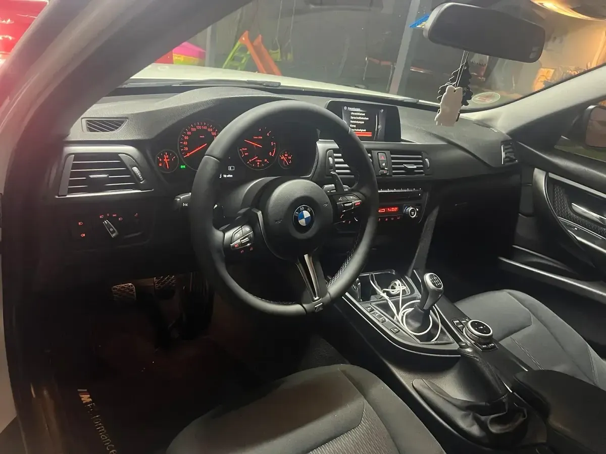 Gebraucht BMW 318 M Sport 143 PS (105 kW) 2015 Weiß Kombi