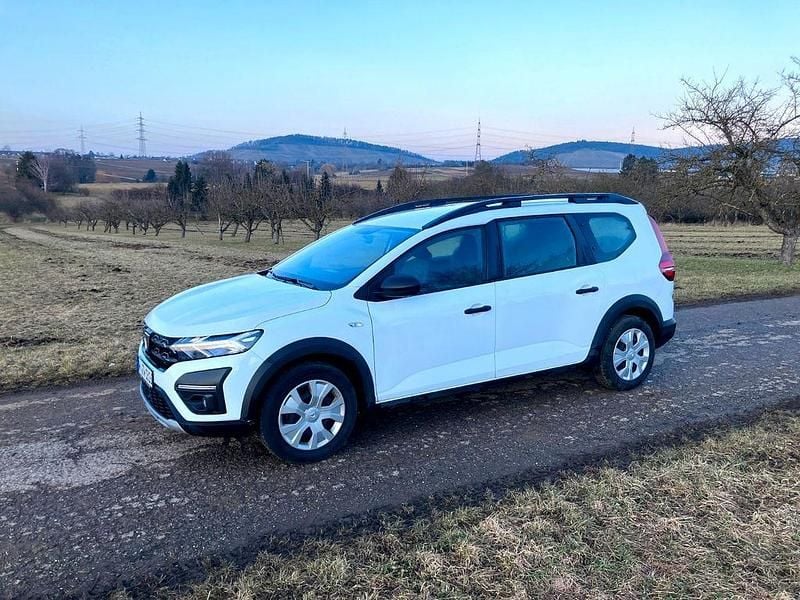 Weiß Gebraucht 2022 Dacia Jogger Essentiel Van / Kleinbus | 12.500 € (Superpreis) - Bild 1/4