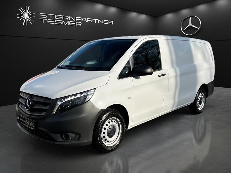 Weiß Gebraucht 2023 Mercedes Vito Van / Kleinbus | 34.509 € (Fairer Preis) - Bild 1/3