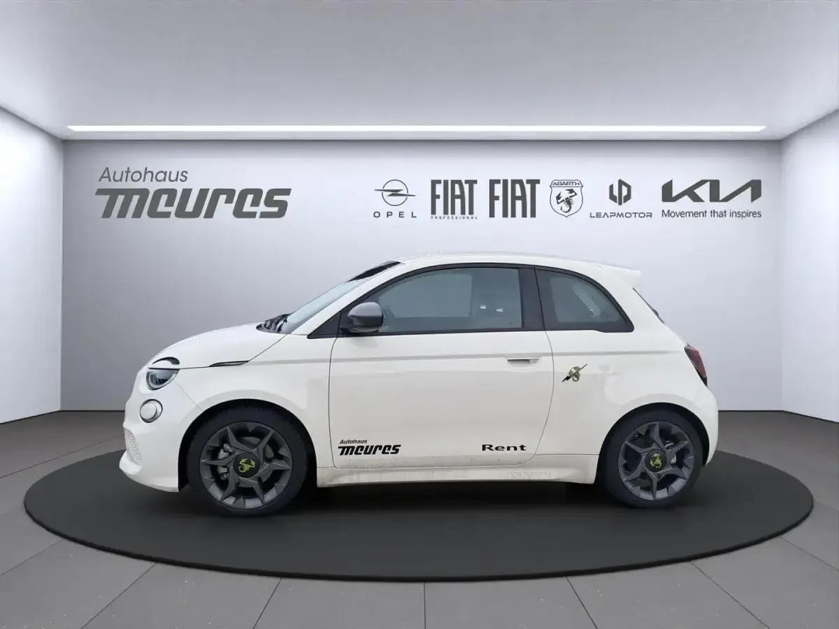 Używany Abarth 500e 113 kW (154 KM) 2025 Biały Hatchback