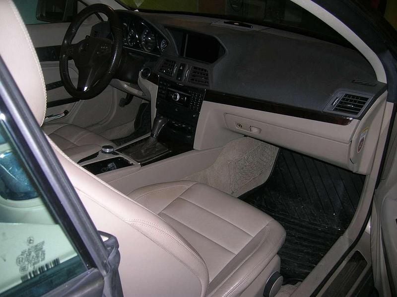 Używany Mercedes E200 Elegance 184 KM (135 kW) 2011 Beżowy Coupe