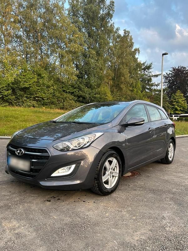 Braun Gebraucht 2016 Hyundai i30 Kombi | 6.999 € (Fairer Preis) - Bild 1/4