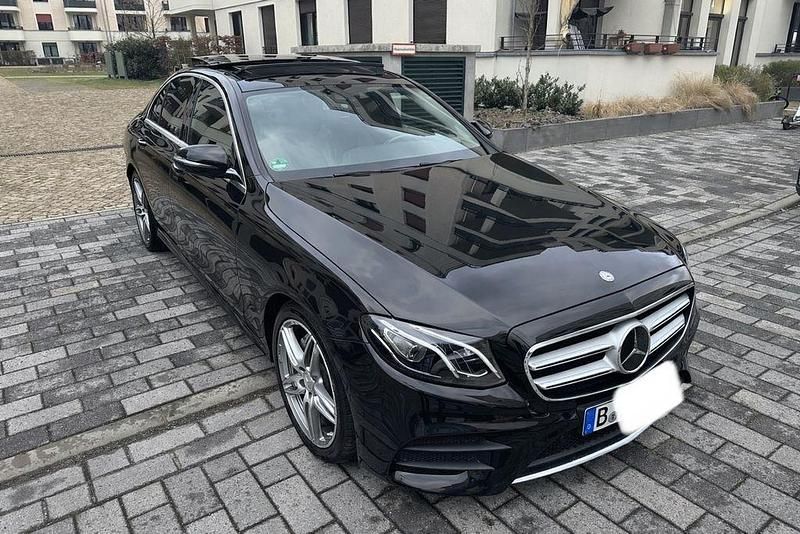 Gebraucht Mercedes E220 AMG line 194 PS (142 kW) 2016 Schwarz Limousine